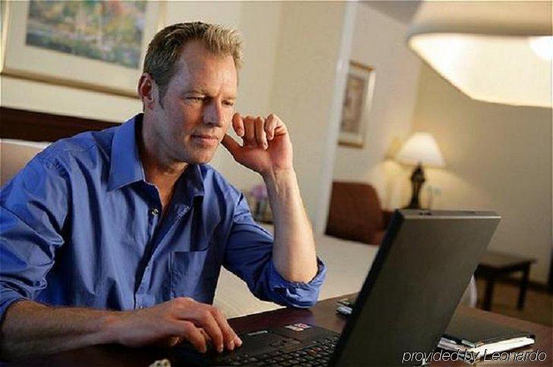 فندق هوليداي إن إكسبريس كورينينج كورنينغ المظهر الخارجي الصورة