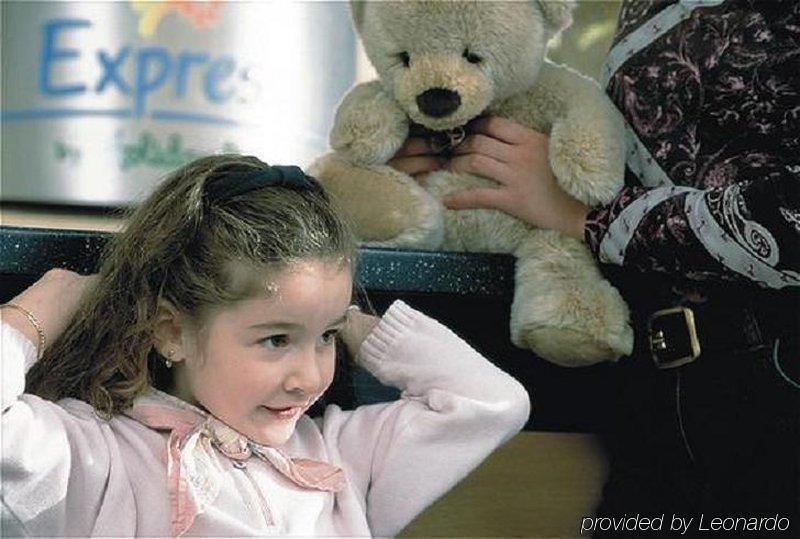 فندق هوليداي إن إكسبريس كورينينج كورنينغ المظهر الخارجي الصورة